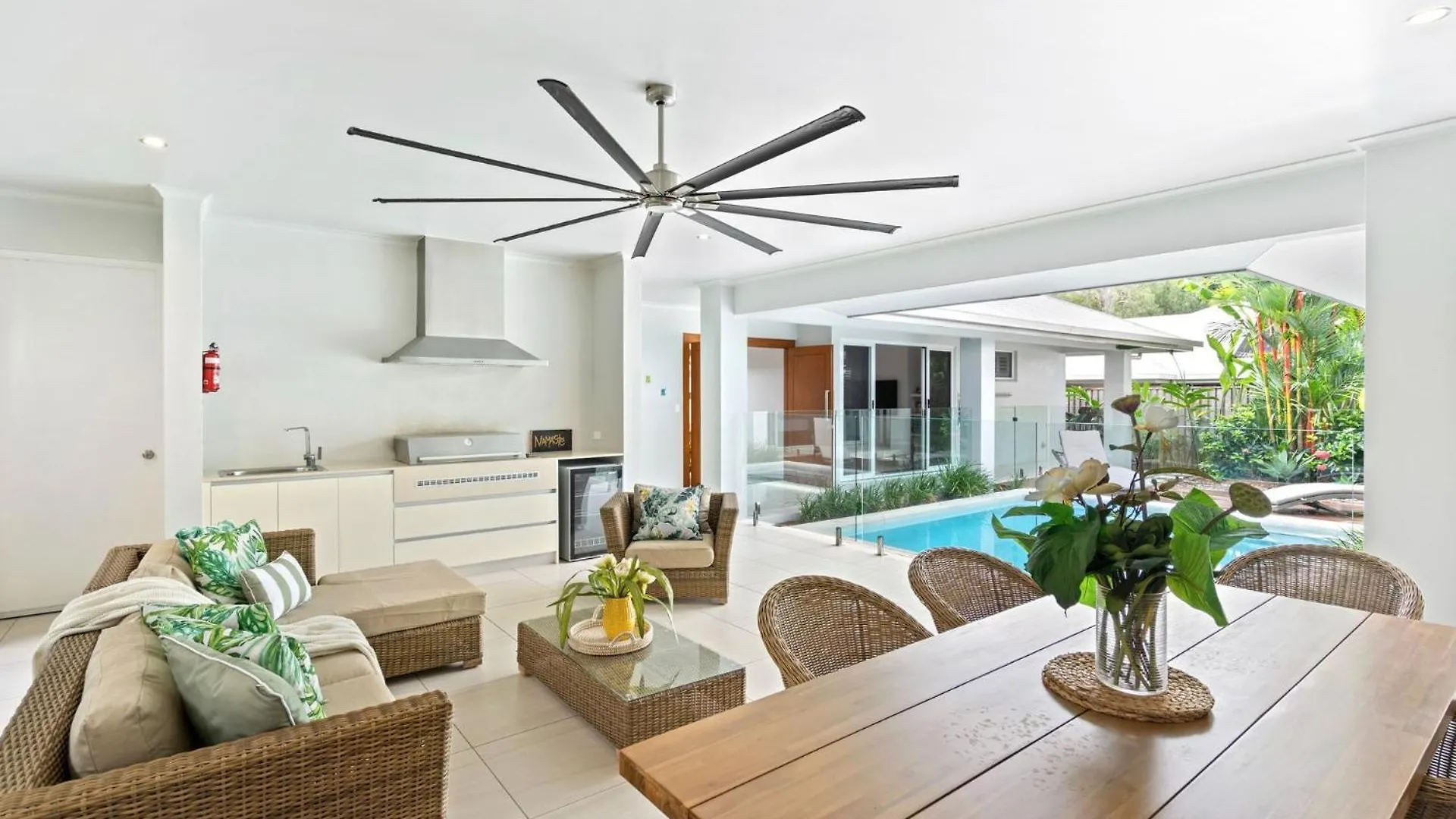Belle Escapes - Namaste, Oasis In Palm Cove Villa Holiday home