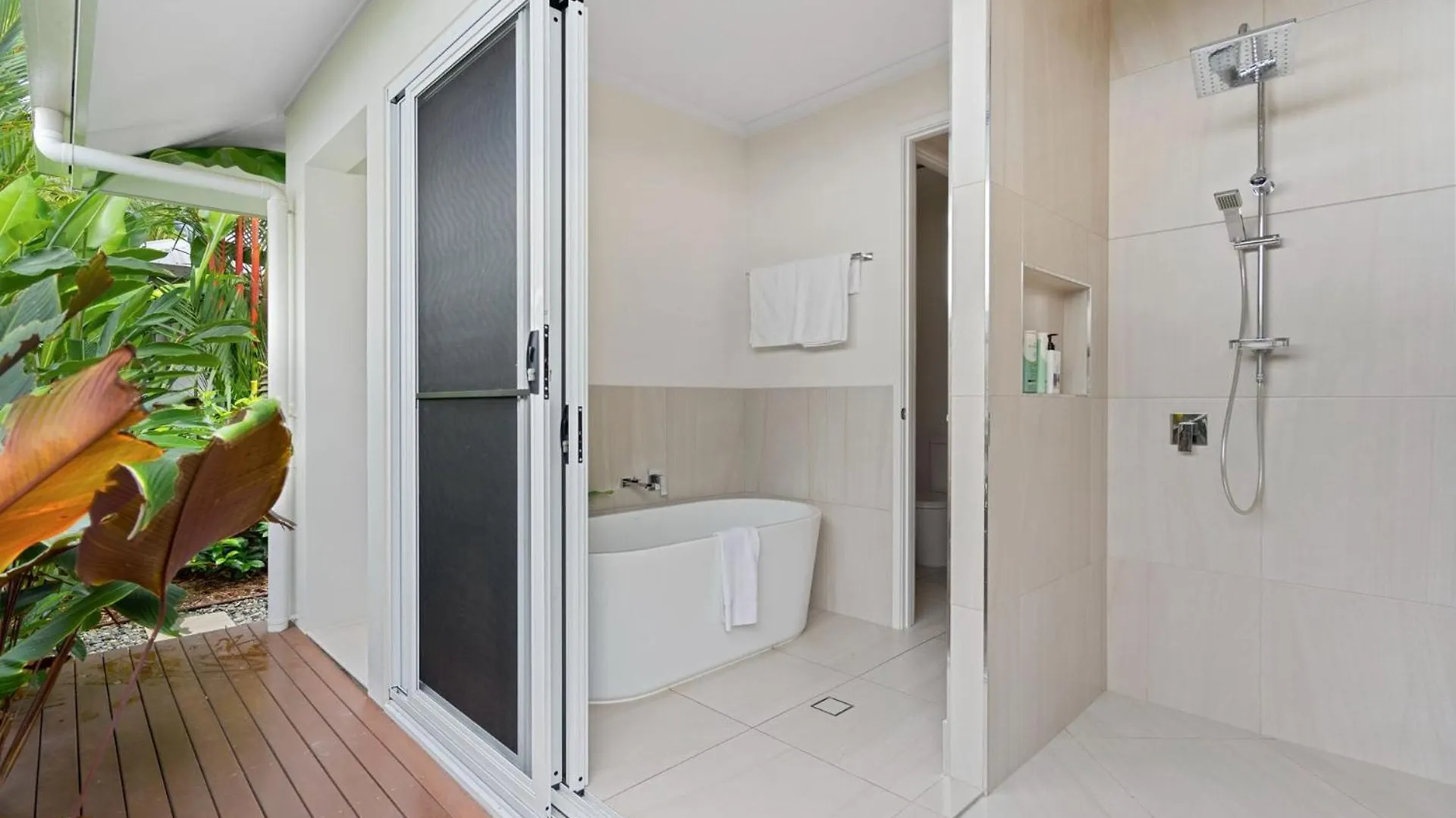 Belle Escapes - Namaste, Oasis In Palm Cove Villa 0*,